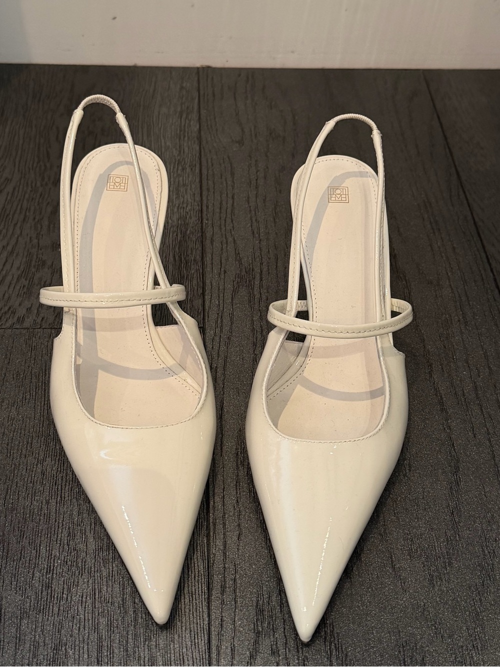 Toteme Pointed Patent Slingback Heels in Ivory